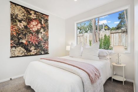 Photo of property in 2/9a De Val Drive, Titirangi, Auckland, 0604