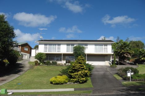 Photo of property in 5 Okareka Place, Pakuranga Heights, Auckland, 2010