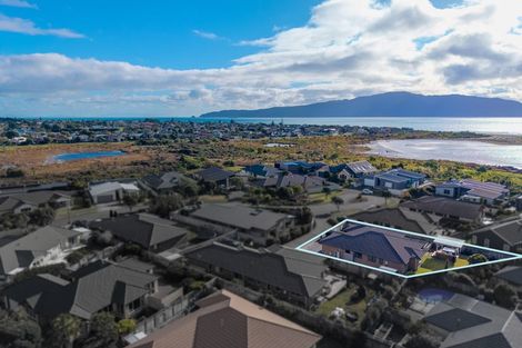 Photo of property in 10 Taranui Way, Paraparaumu Beach, Paraparaumu, 5032