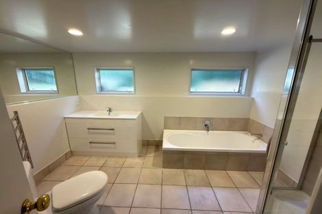 Photo of property in 1/80 Knights Road, Rothesay Bay, Auckland, 0630