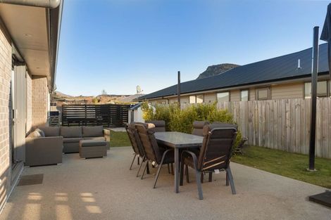 Photo of property in 2 Kingfisher Crescent, Albert Town, Wanaka, 9305