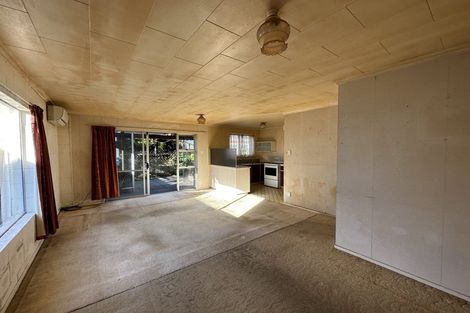 Photo of property in 82 Pioneer Road, Moturoa, New Plymouth, 4310