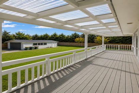 Photo of property in 5 Thomas Rea Place, Te Atatu South, Auckland, 0610