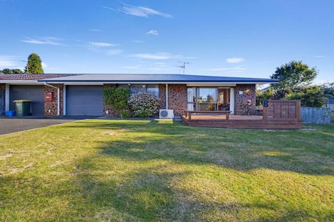 Photo of property in 10b Taurus Place, Kawaha Point, Rotorua, 3010