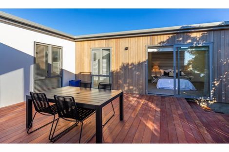 Photo of property in 10 Hilltop Lane, Mount Pleasant, Christchurch, 8081