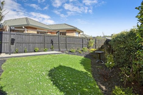 Photo of property in 16 Gillett Place, Botany Downs, Auckland, 2014