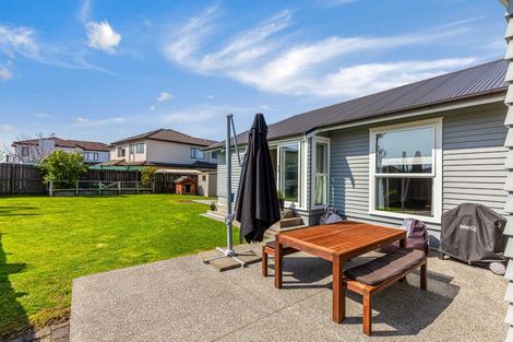Photo of property in 21 Glenhaven Place, Te Atatu Peninsula, Auckland, 0610