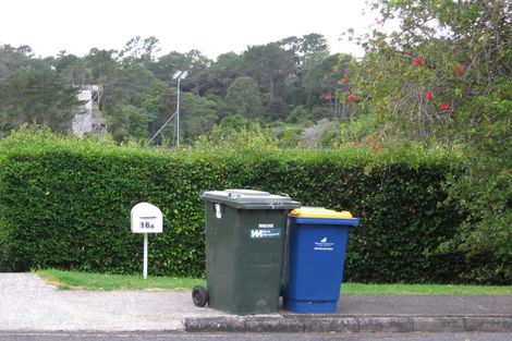 Photo of property in 16 Harrybrook Road, Green Bay, Auckland, 0604