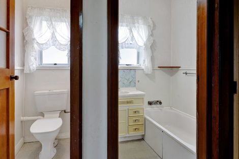 Photo of property in 11 Grant Vc Street, Hawera, 4610