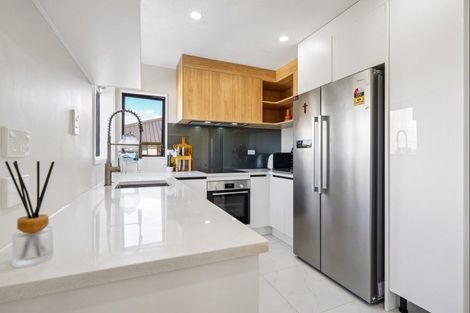 Photo of property in 43 Athena Drive, Totara Vale, Auckland, 0629