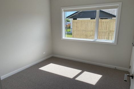 Photo of property in 2 Grove Lane, Omokoroa, 3114