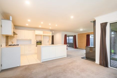 Photo of property in 16 Sorrento Place, Kelvin Grove, Palmerston North, 4414