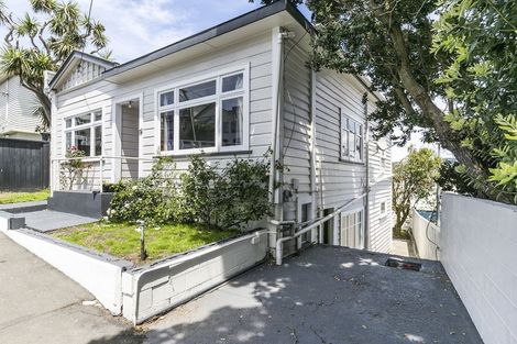 Photo of property in 60 Roxburgh Street, Mount Victoria, Wellington, 6011