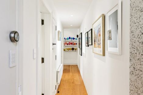 Photo of property in 10 Carrington Street, Mount Cook, Wellington, 6021