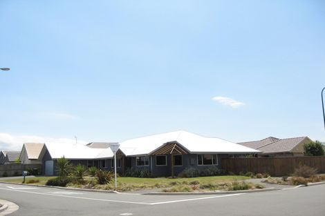 Photo of property in 2 Evergreen Place, Parklands, Christchurch, 8083