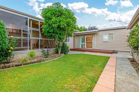 Photo of property in 86 Wikiriwhi Crescent, Awapuni, Palmerston North, 4412