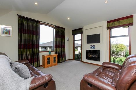Photo of property in 4 Anderson Way, Highlands Park, New Plymouth, 4312