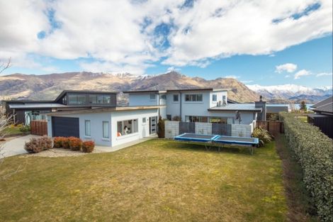 Photo of property in 7 Urquhart Place, Wanaka, 9305