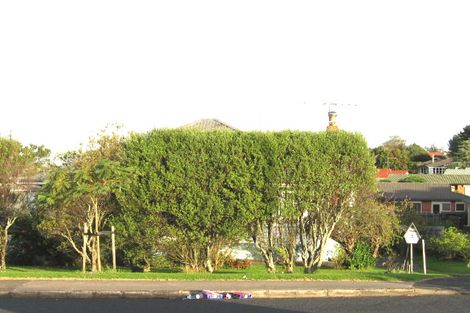 Photo of property in 3 Roberts Road, Te Atatu South, Auckland, 0610