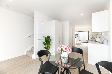 Photo of property in 250a Great North Road, Henderson, Auckland, 0612