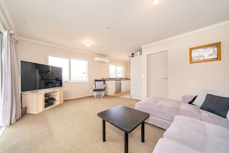 Photo of property in 32a Aniseed Grove, Timberlea, Upper Hutt, 5018