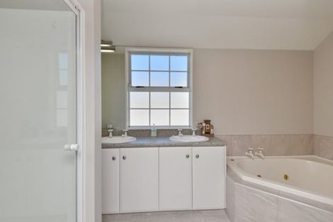 Photo of property in 28 Witbrock Crescent, Burnside, Christchurch, 8053