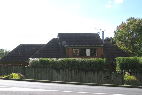Photo of property in 2 Lyons Avenue, Murrays Bay, Auckland, 0630
