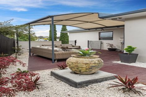 Photo of property in 1/884 Beach Road, Waiake, Auckland, 0630