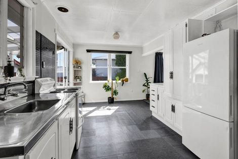 Photo of property in 42 Puriri Street, Hawera, 4610