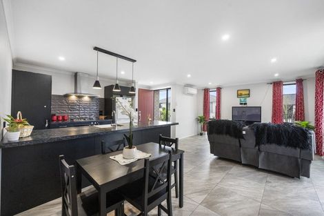 Photo of property in 2/8 Bostonkip Crescent, Fitzroy, Hamilton, 3282