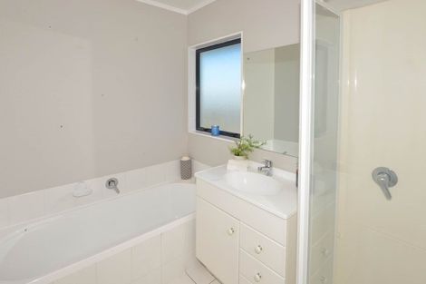 Photo of property in 39a Luckens Road, West Harbour, Auckland, 0618