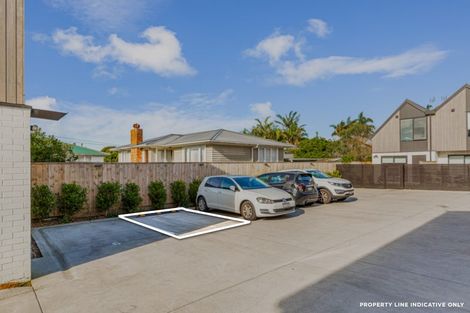 Photo of property in 2/12 Tawa Road, Te Atatu Peninsula, Auckland, 0610