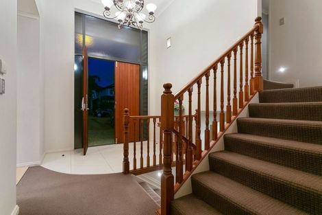 Photo of property in 19 Springvale Drive, Fairview Heights, Auckland, 0632