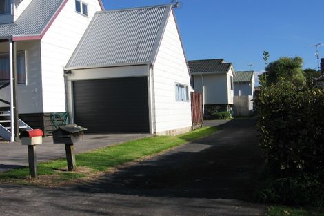 Photo of property in 1/56 Flanshaw Road, Te Atatu South, Auckland, 0610