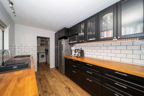 Photo of property in 18b Virginia Place, Whalers Gate, New Plymouth, 4310