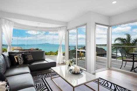 Photo of property in 31 Churchill Road, Murrays Bay, Auckland, 0630