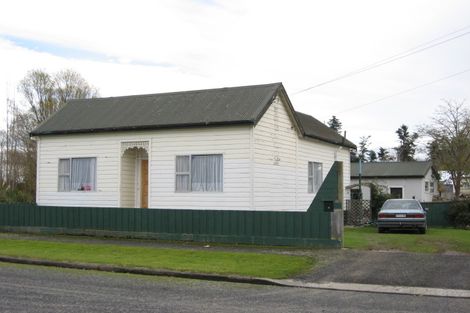 Photo of property in 2 Queen Street, Milton, 9220