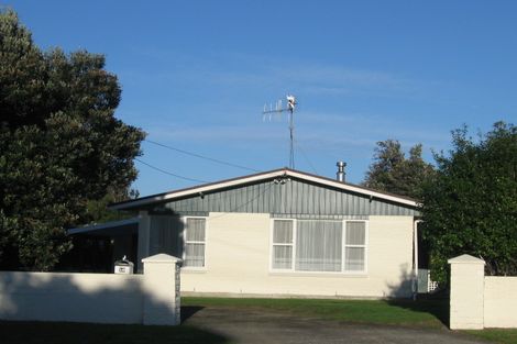 Photo of property in 16 Martin Road, Paraparaumu Beach, Paraparaumu, 5032