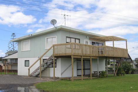 Photo of property in 21 Pio Road, Bowentown, Waihi Beach, 3177
