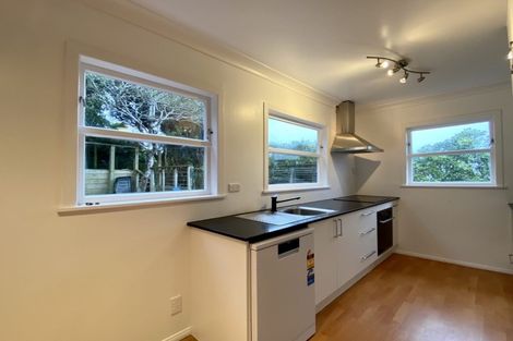 Photo of property in 22 Alder Place, Newlands, Wellington, 6037