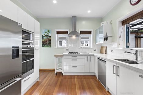 Photo of property in 10 Wayside, Miramar, Wellington, 6022