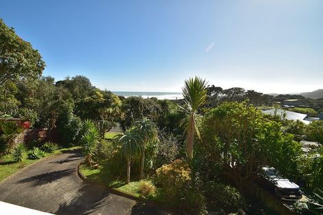 Photo of property in 24 Domain Crescent, Muriwai, Waimauku, 0881
