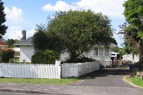 Photo of property in 3 Rixon Place, Te Atatu Peninsula, Auckland, 0610