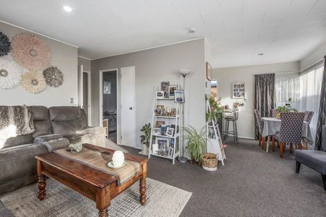 Photo of property in 2a Cochrane Street, Fairy Springs, Rotorua, 3015