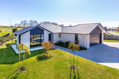 Photo of property in 48 Huka Heights Drive, Rangatira Park, Taupo, 3330