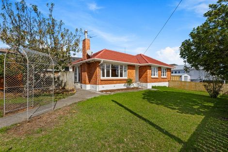 Photo of property in 40 Vodanovich Road, Te Atatu South, Auckland, 0610