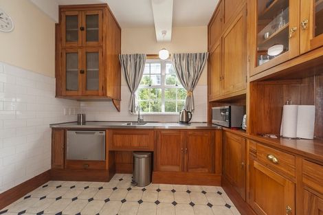 Photo of property in Chevening Flats, 90 Salamanca Road, Kelburn, Wellington, 6012