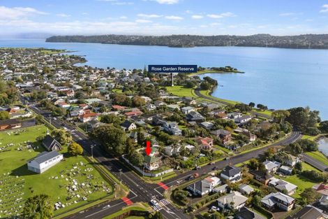 Photo of property in 14 Woodward Avenue, Mangere Bridge, Auckland, 2022
