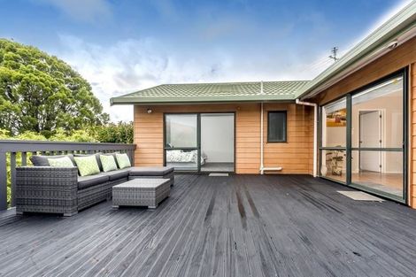 Photo of property in 11 Queen Natalie Place, Massey, Auckland, 0614