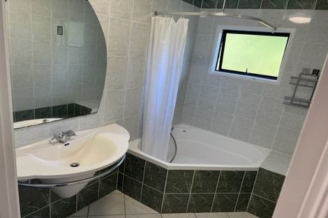 Photo of property in 1/28 Sandown Road, Rothesay Bay, Auckland, 0630